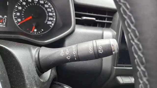 Renault Clio blue dci 85 — photo 29