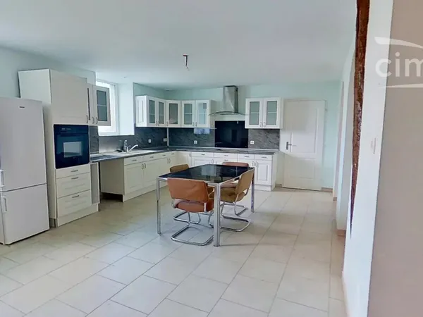 A VENDRE Maison de ville à rénover