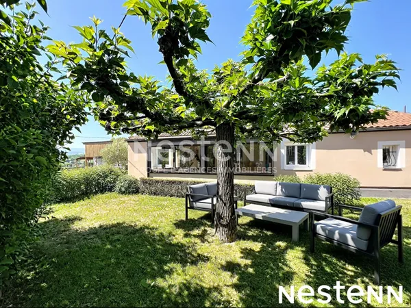GÉNILAC, Villa de plain-pied avec dépendance et terrain arboré
