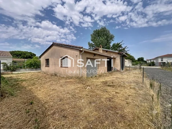 Beau potentiel de transformation - Bâtiment / Garage de 125 m² sur parcelle de 493m2 - BOULOC