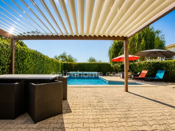 VILLARIÈS - VILLA FAMILIALE 179 M² AVEC PISCINE - 6 CHAMBRES - TERRAIN 1 500 M² - UN VÉRITABLE HAVRE