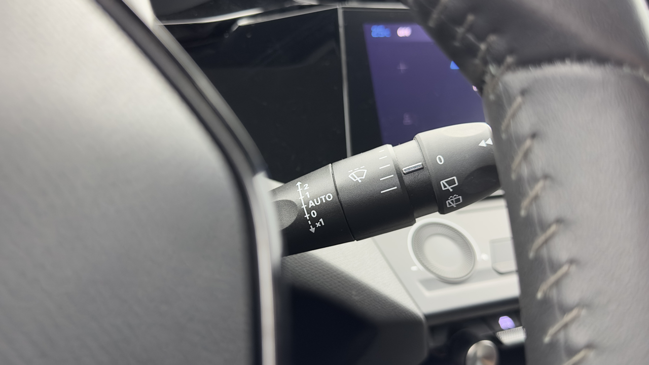Peugeot 308 SW PHEV 180 e-EAT8 — photo 18