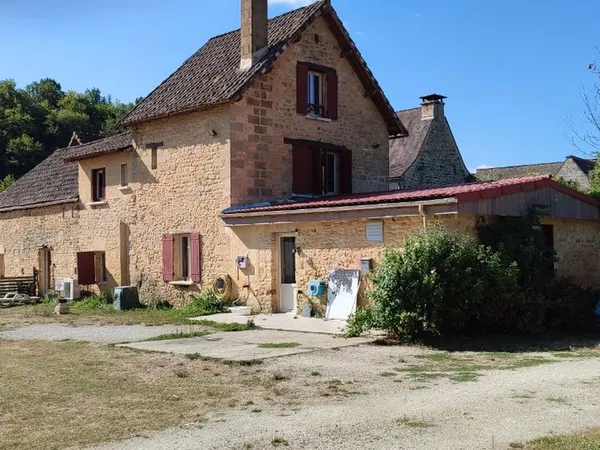 Grande maison en pierre proche Sarlat