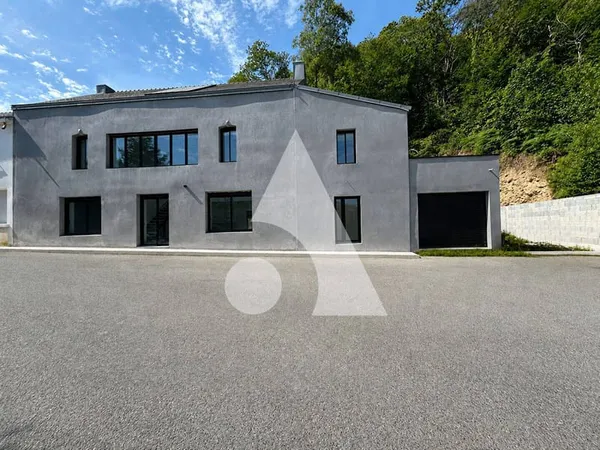 Maison 8 pièces 320 m²