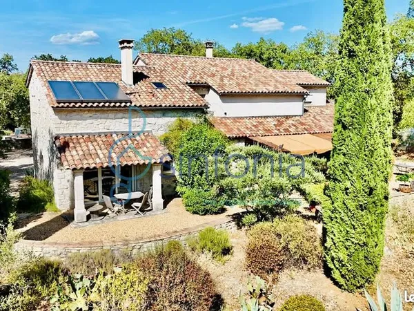 Propriété 8 pièces 215 m²
