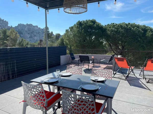 T2 avec terrasse et parking à louer aux Baux de Provence à l'année