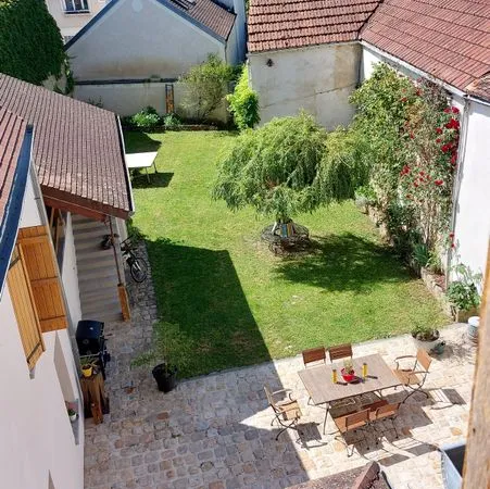 Maison . 7 pièces . 207m²
