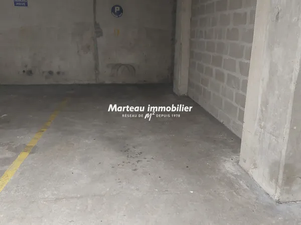 Parking / box Le Mans
