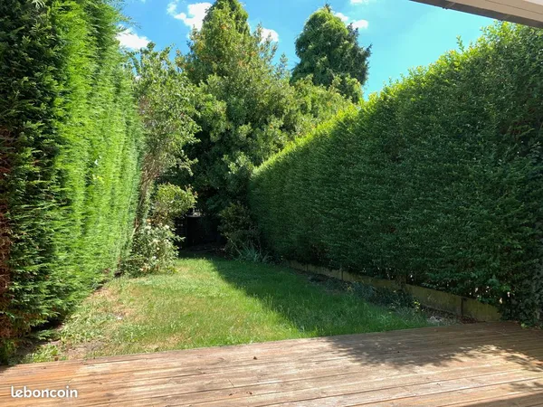 Maison avec jardin et terrasse
