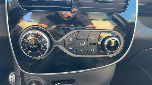 Renault Clio 0.9 TCe 90 - Intiale Paris – 2016 – 96153 km – Essence – Boîte Manuelle — photo 23