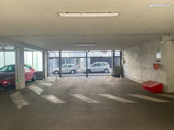 Place de parking dans garage sécurisé - Floirac (33270) - Bordeaux rive droite