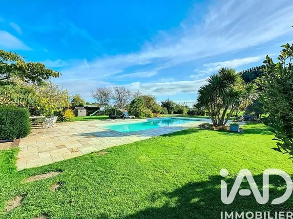 Maison 10 pièces 330 m²