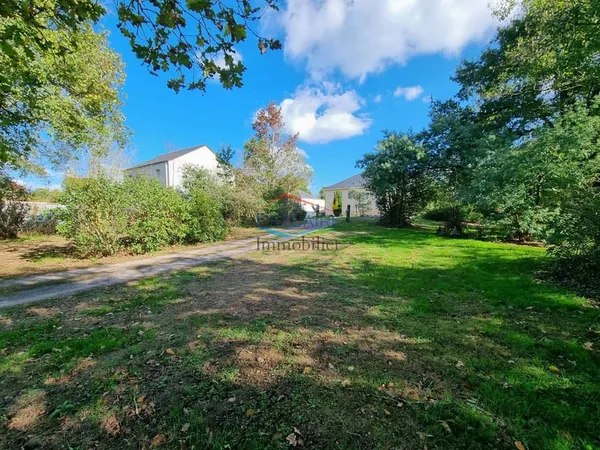 Terrain 747 m²