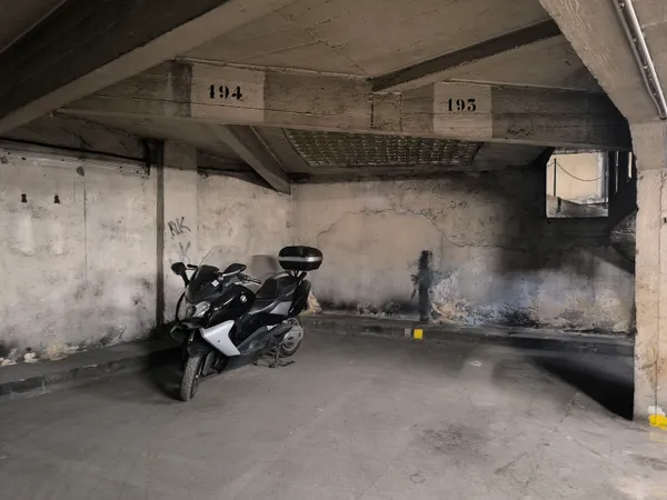 Vends parking - 12m²