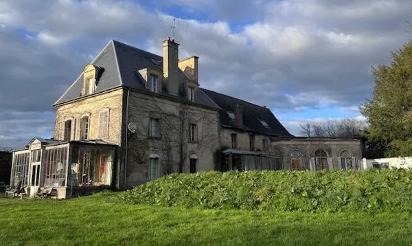 Manoir d'Exception à Le Rheu - Charme Historique et Opportun