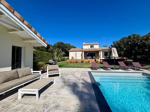 GRIGNAN - VILLA 3 CHAMBRES AVEC DÉPENDANCES ET PISCINE