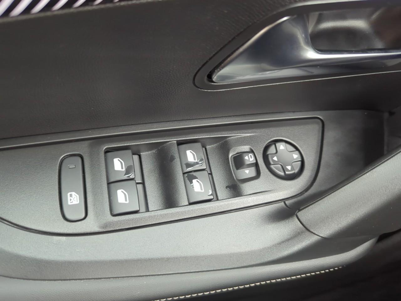 Peugeot 2008 hybrid 145 ch e-dcs6 allure — photo 22