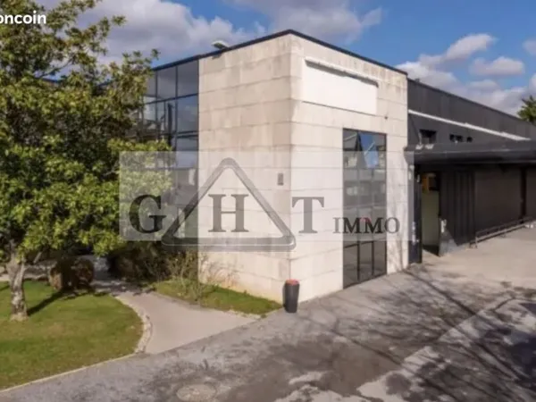 Local bureaux 2 596 m²