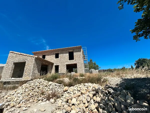 Gordes maison 180 m2 à vendre avec vue