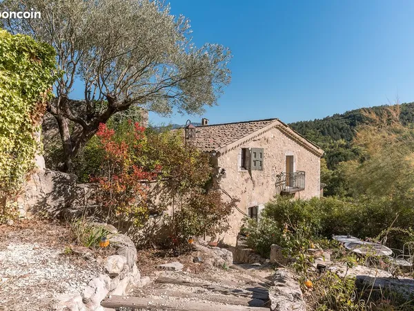 Ensemble immobilier de charme à Barnave