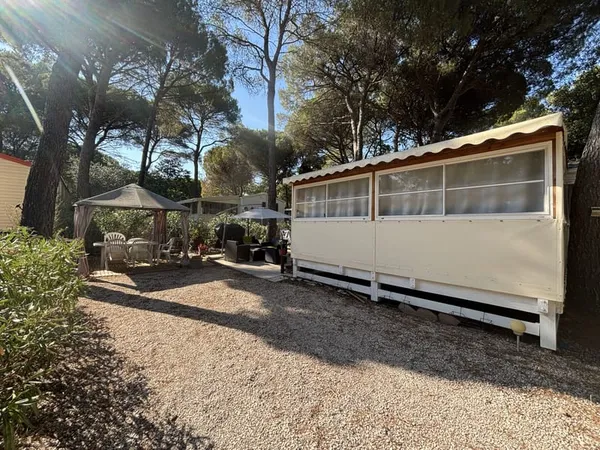 MOBIL-HOME 3 CHAMBRES AVEC TERRASSE COUVERTE