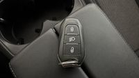 Peugeot 3008 1.2 PureTech 130ch S&S Allure Pack — photo 16