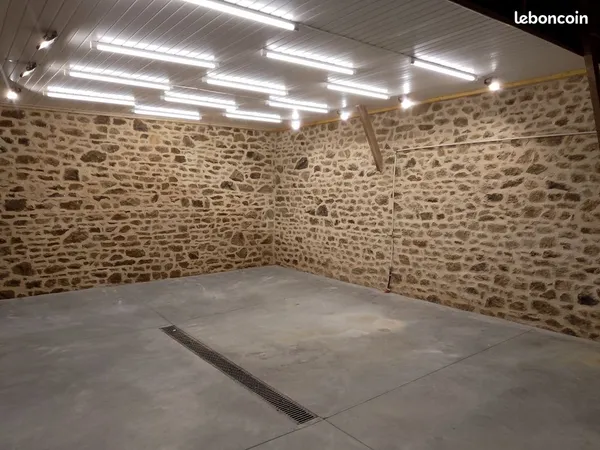 Bâtiment artisanal / À louer