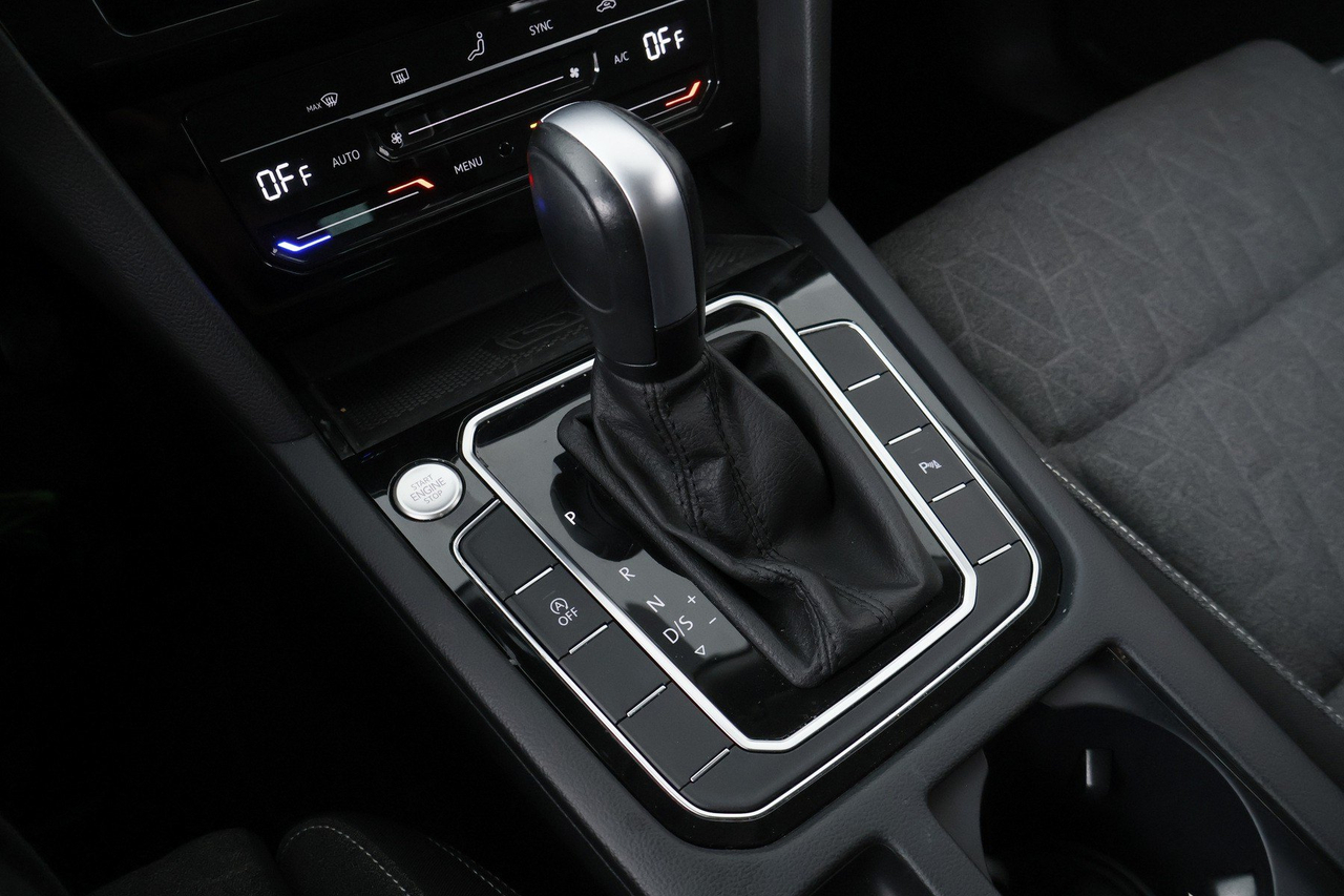 Volkswagen Passat SW — photo 23