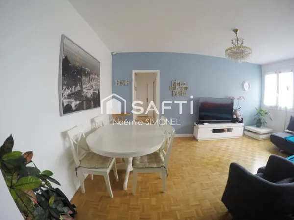 Appartement de trois pièces!