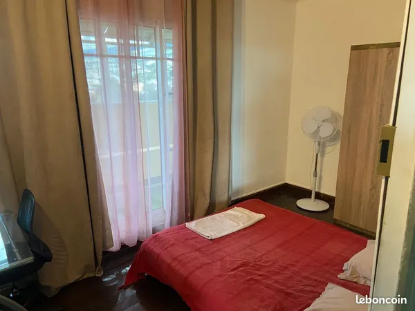 Chambre colocation duplex vue panoramique sur saint Denis