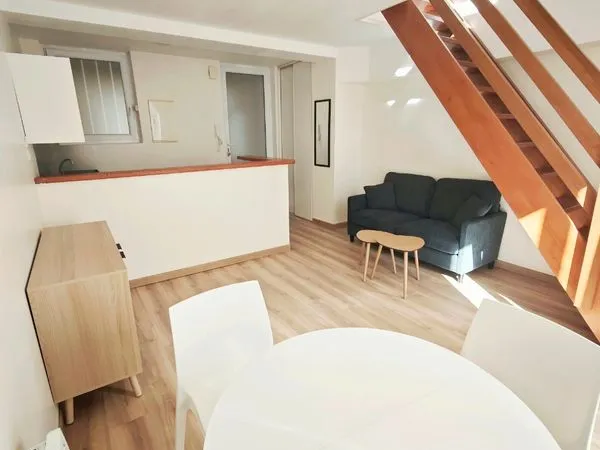 À LOUER - Duplex Meublé 41 m² en Hyper Centre de Cholet