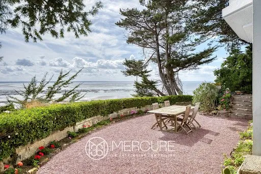 Maison 7 pièces 240 m²