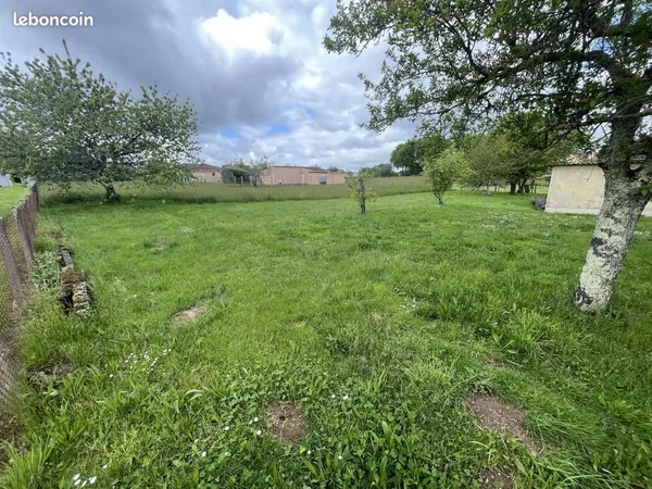 Terrain 1 699 m² Rochechouart