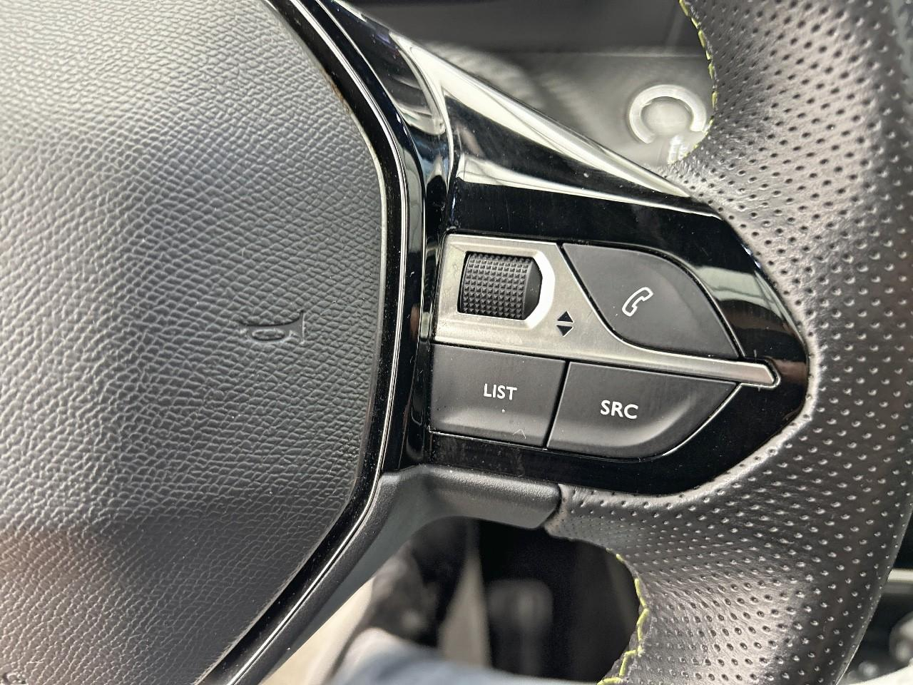 Peugeot 208 electrique 50 kwh 136ch gt pack — photo 23