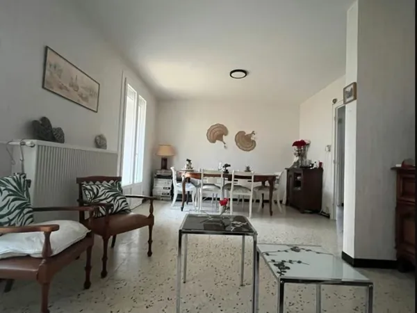 Maison familiale lumineuse avec jardin et garage