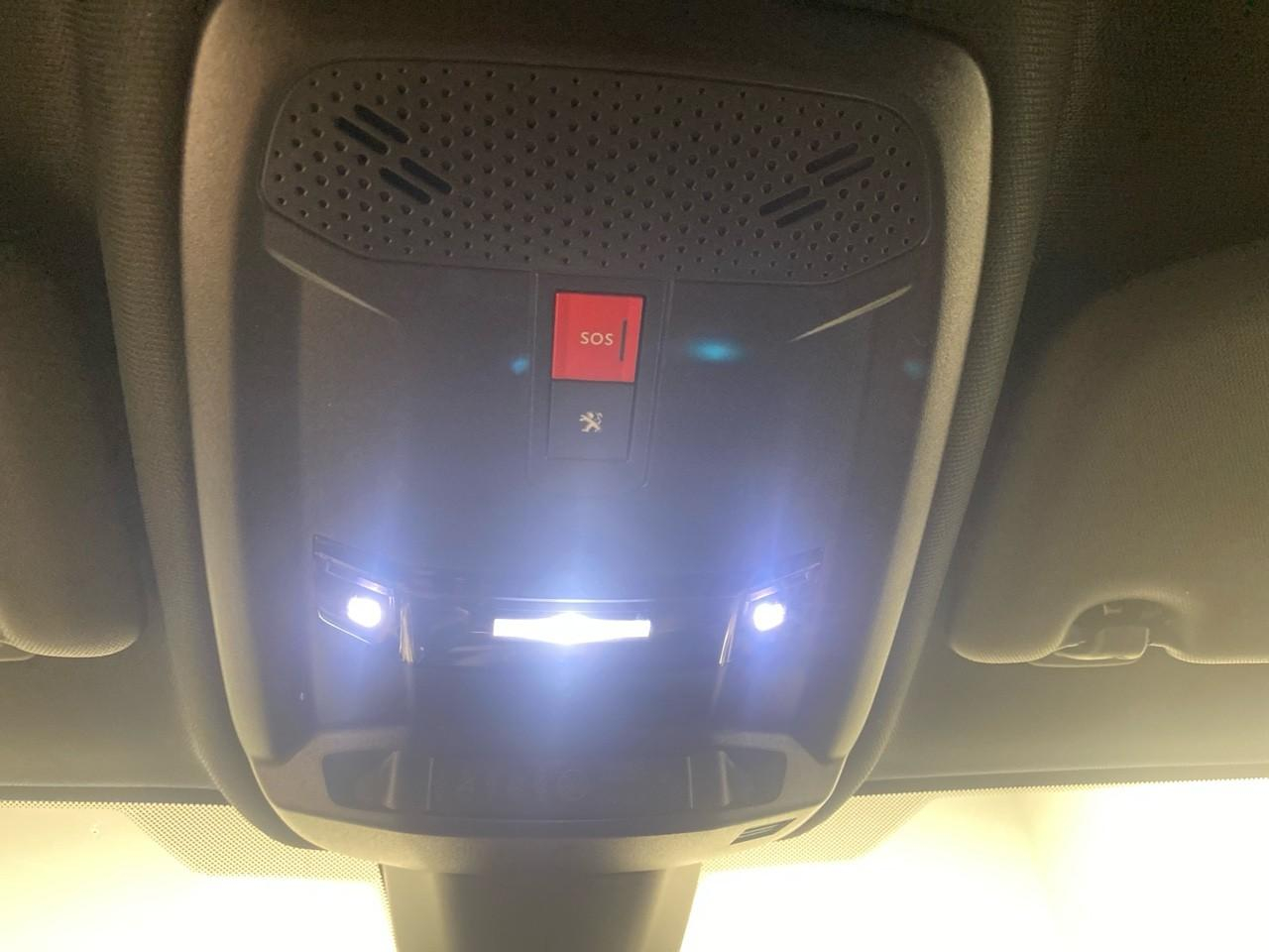 Peugeot 208 puretech 130 s&s eat8 gt — photo 16