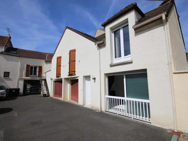 A St Leu la Foret, superbe appartement de 2 pièces, 44 m2, avec box de 23 m2.