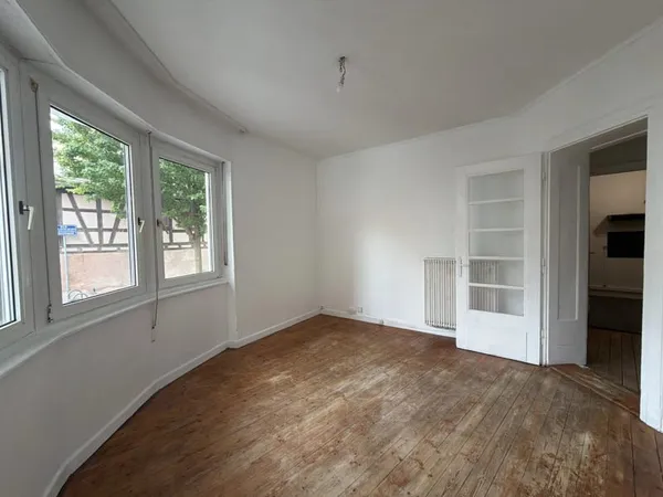 Krutenau, appartement 3 pièces de 54 m² avec balcon