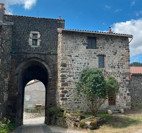 Maison de village atypique "rénover"
