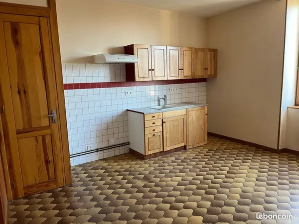 Location appartement centre-ville de maringues