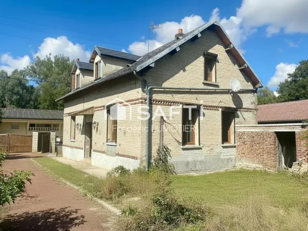 Maison individuelle à rénover avec beau potentiel sur une parcelle clôturée de 980m²