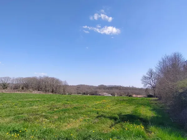 Beau terrain constructible avec vue sur la campagne