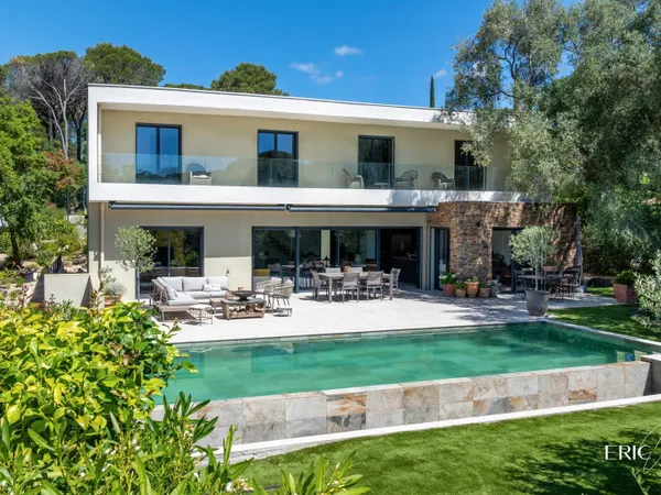 Belle villa d'architecte dans un domaine privé