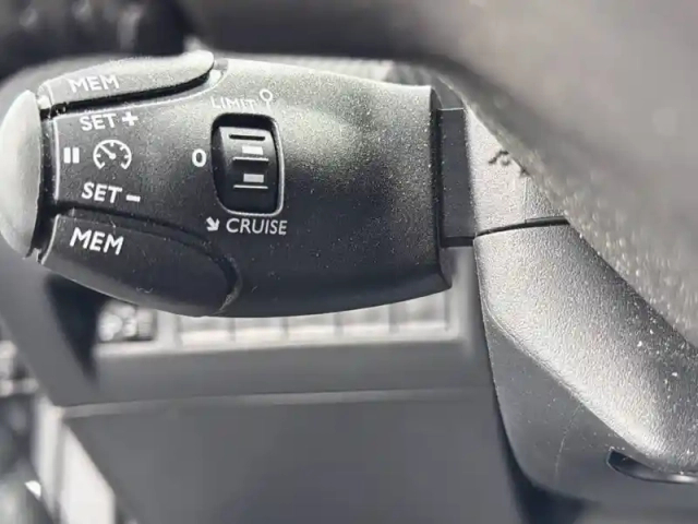 Peugeot 2008 puretech 130 s&amp;s eat8 — photo 46
