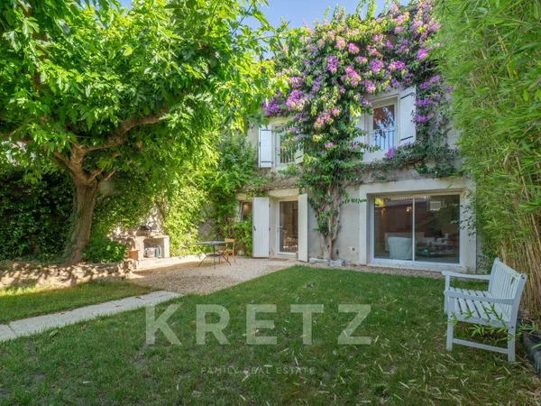 Graveson - Élégante maison de village rénovée avec jardin, garage et prestations de qualité