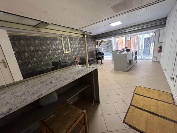 LOCAL COMMERCIAL / BUREAU