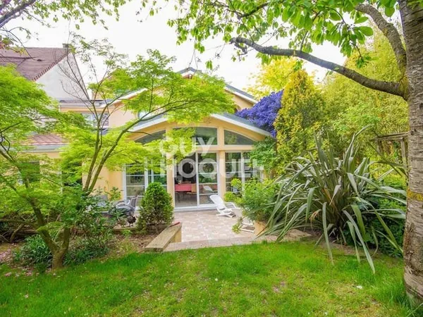 Maison 8 pièces 215 m²