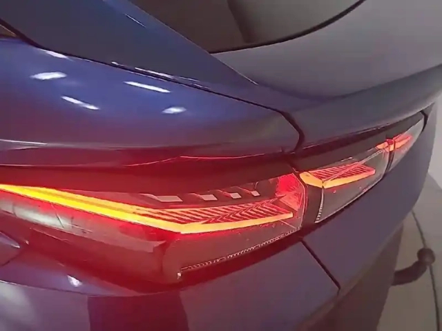 Peugeot 408 phev 225 e-eat8 — photo 20