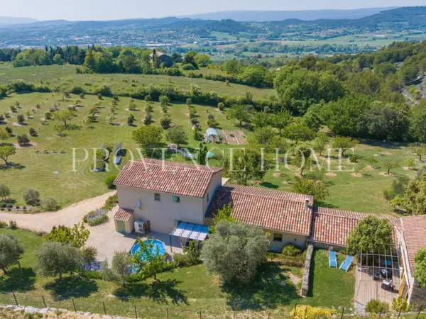 Propriété 8 pièces 270 m²