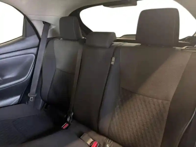 Toyota Yaris 116h design 5p mc24 — photo 13